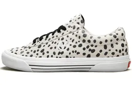 Supreme x Vans SID low-top sneakers for men and women in the same style white